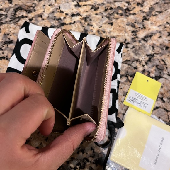 Marc Jacobs zip wallet - Picture 5 of 5